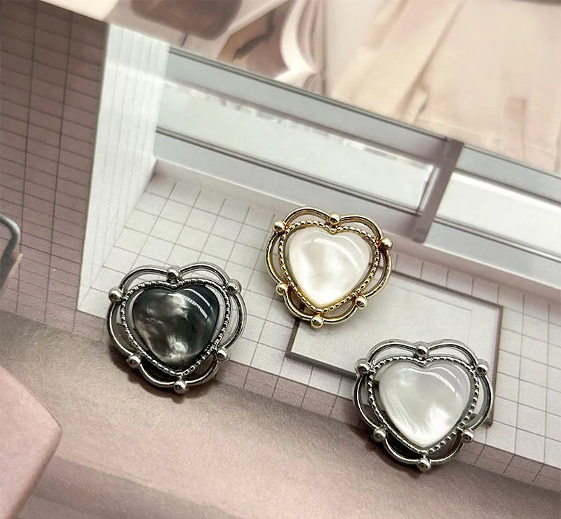 20/23mm Vintage Style Heart-Shaped Resin Metal Two-Tone Buttons for Sweaters 50pcs