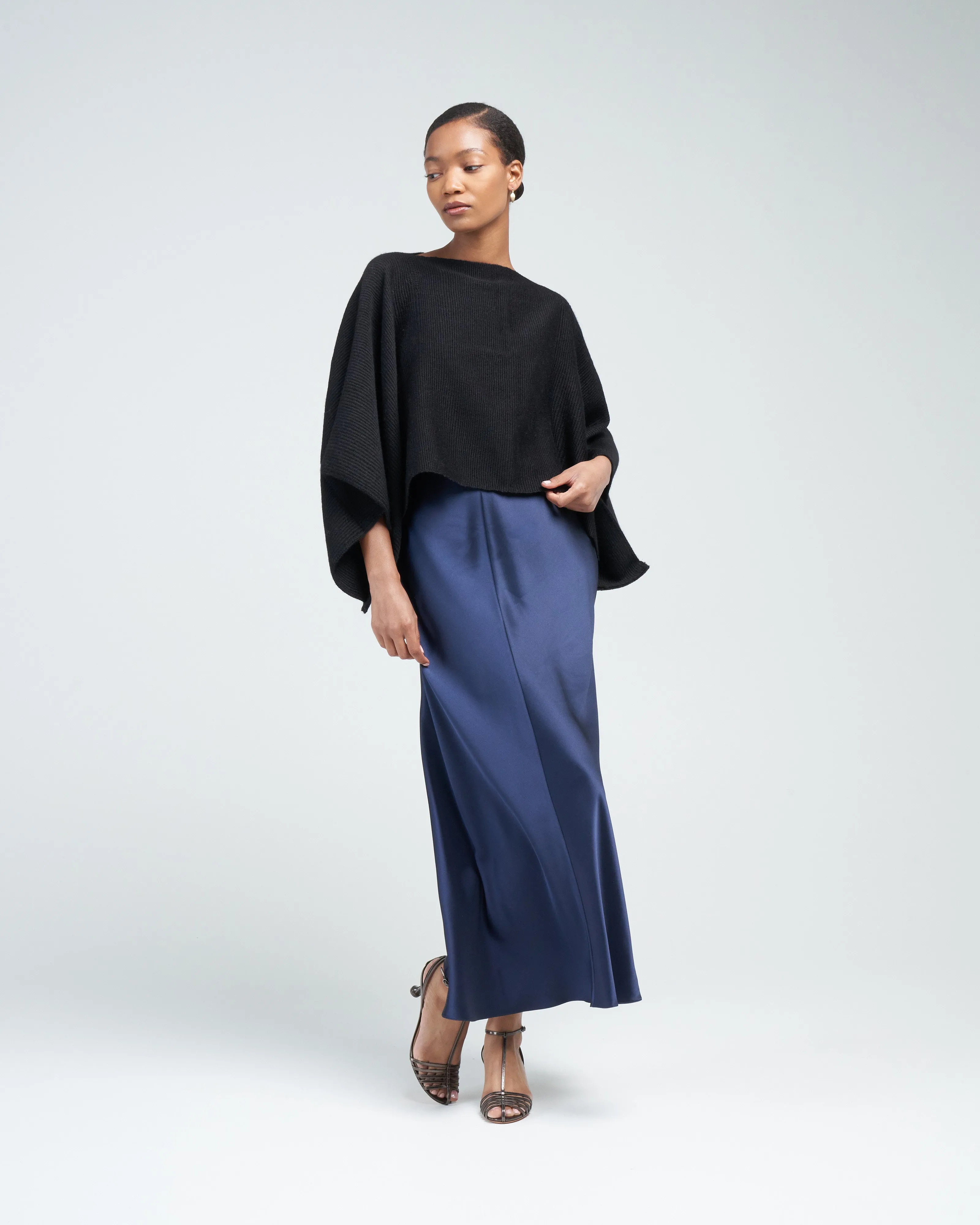 alpaca crop top - black