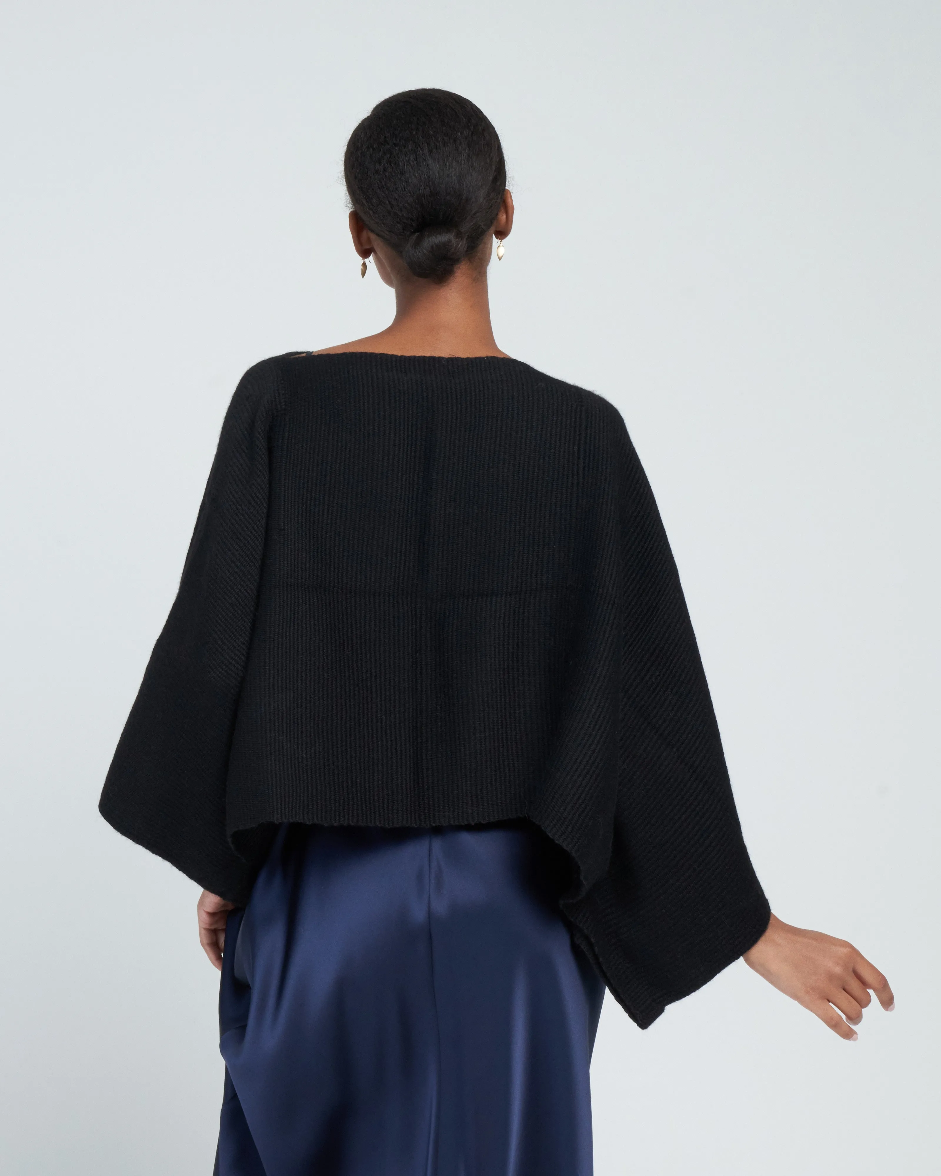 alpaca crop top - black