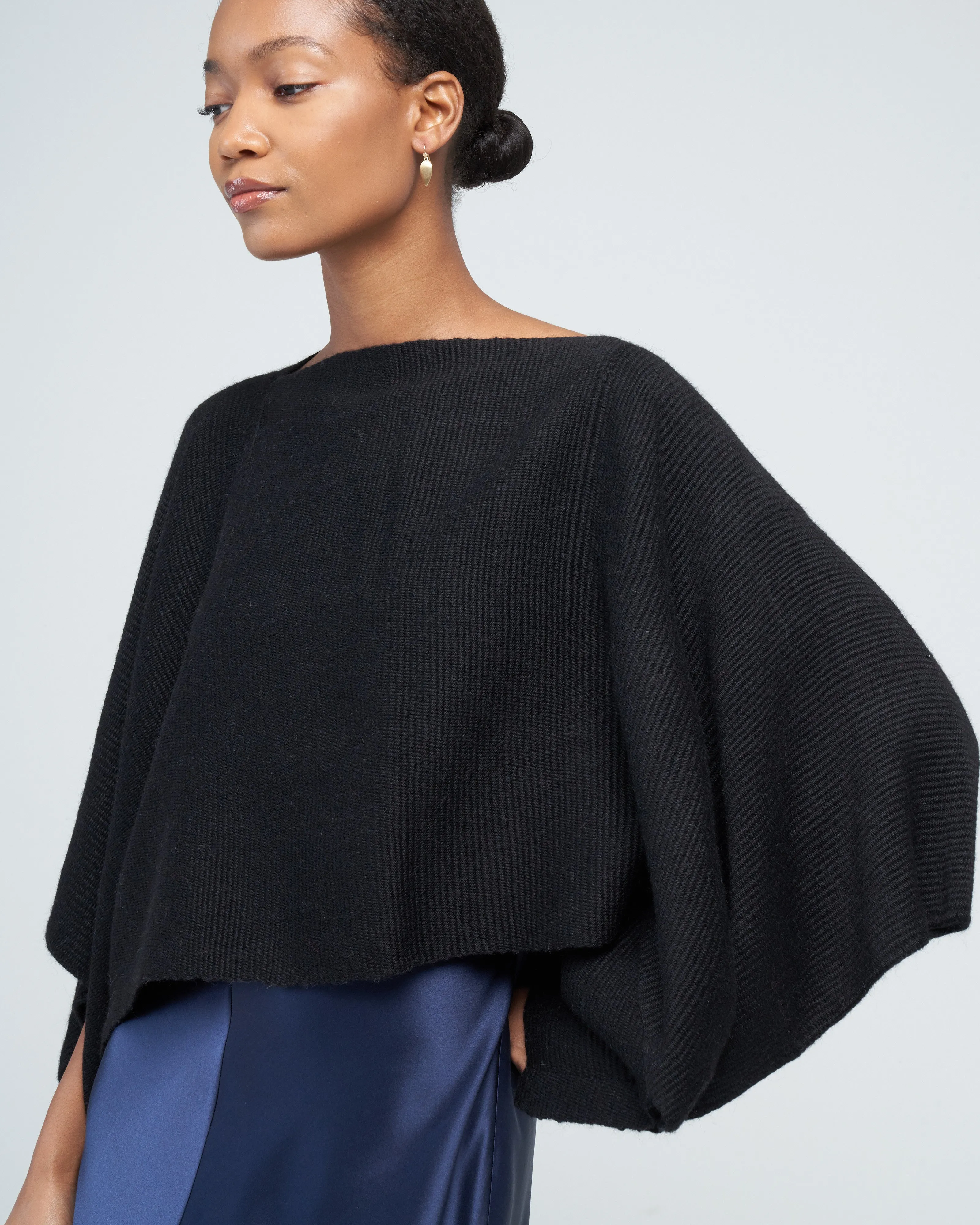 alpaca crop top - black