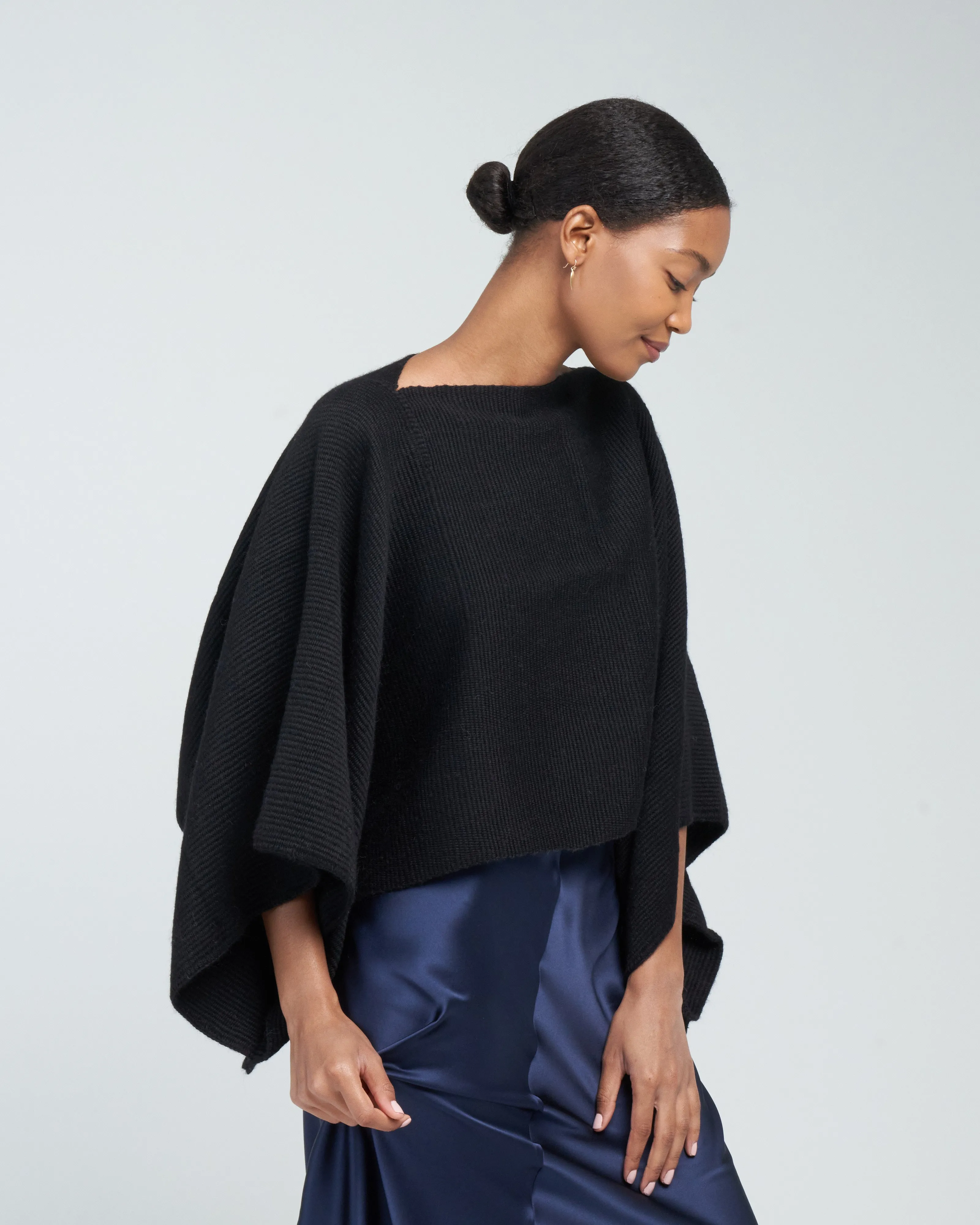 alpaca crop top - black