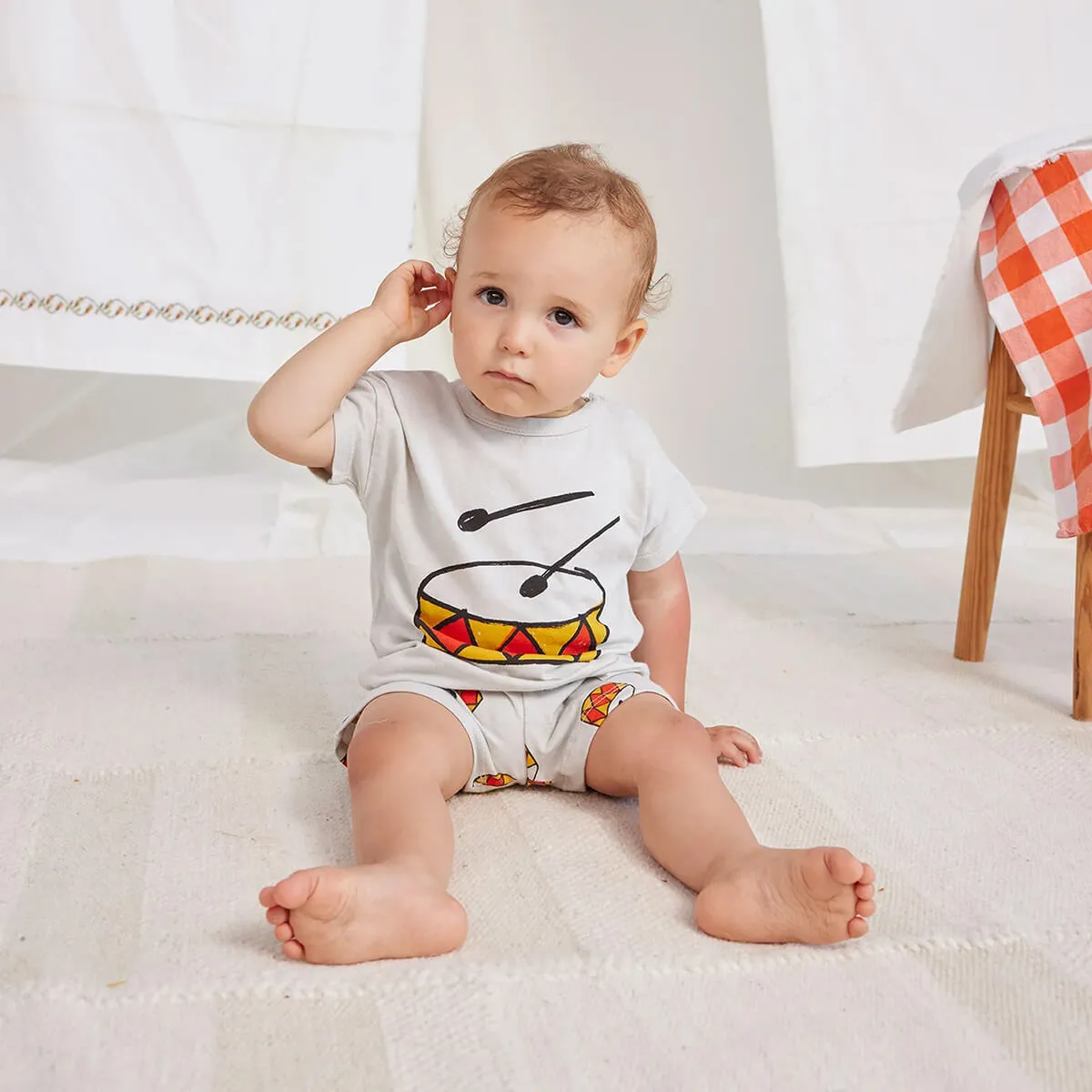 Baby Play the Drum T-Shirt aus 100% Bio Baumwolle