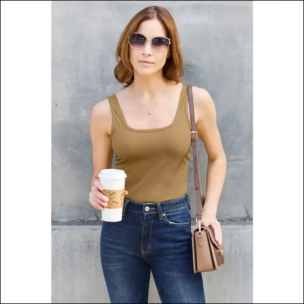 Bae, It’s Time to Get your Chic Bae Square Neck Game On! 💁‍♀️✨