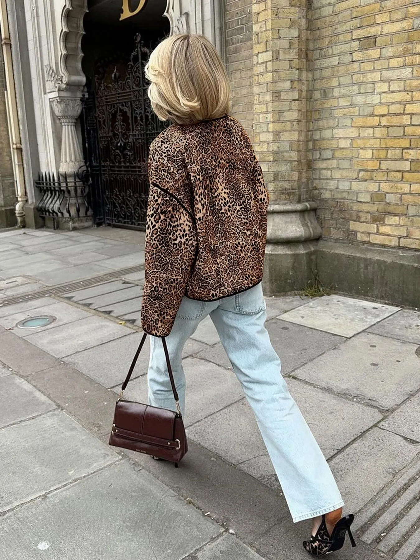Bold and Cozy Leopard Print Round-Neck Cotton Jacket for Effortless Autumn Style