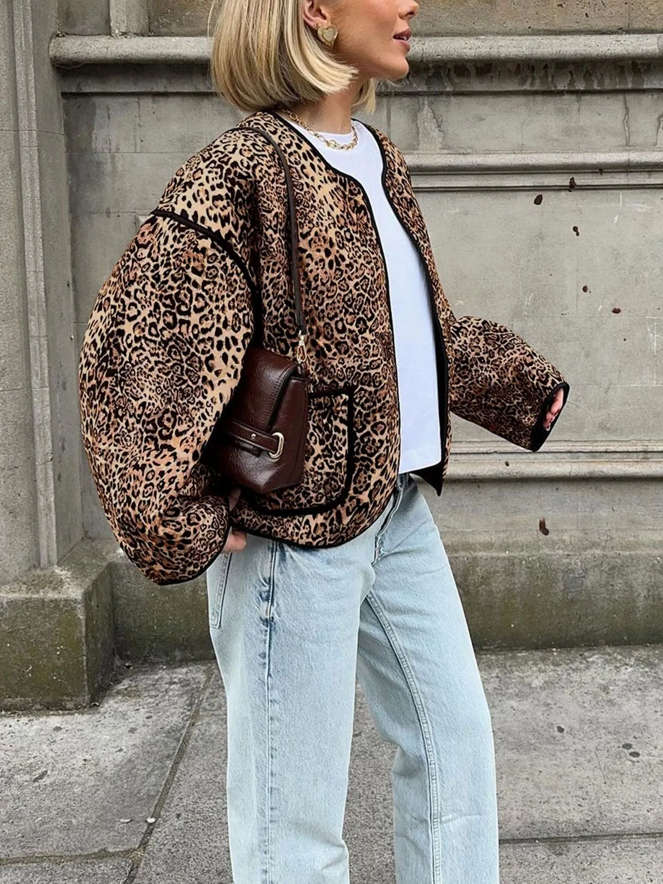 Bold and Cozy Leopard Print Round-Neck Cotton Jacket for Effortless Autumn Style