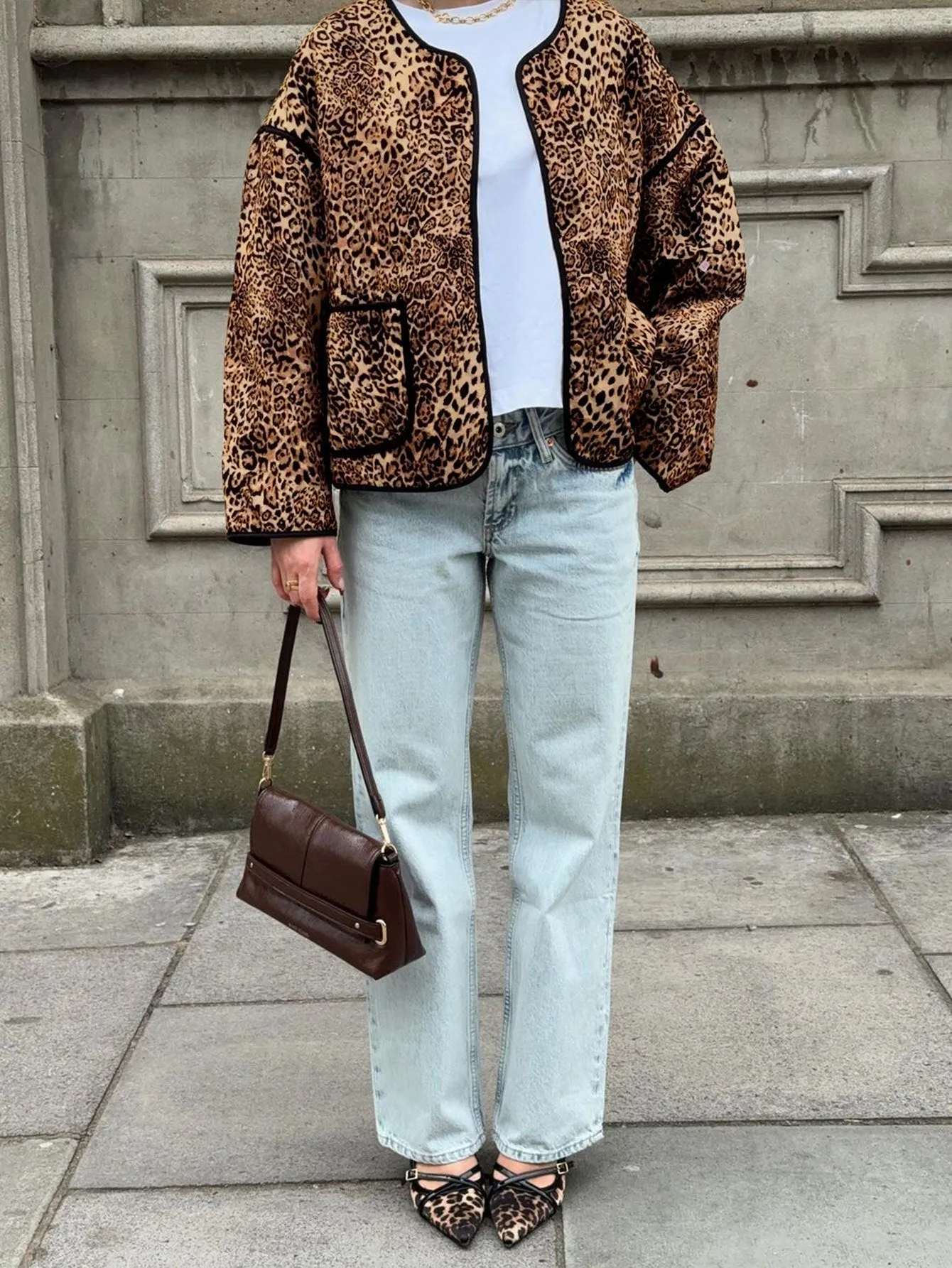 Bold and Cozy Leopard Print Round-Neck Cotton Jacket for Effortless Autumn Style