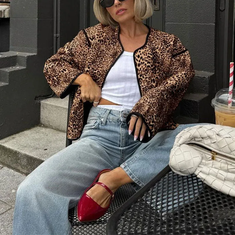 Bold and Cozy Leopard Print Round-Neck Cotton Jacket for Effortless Autumn Style