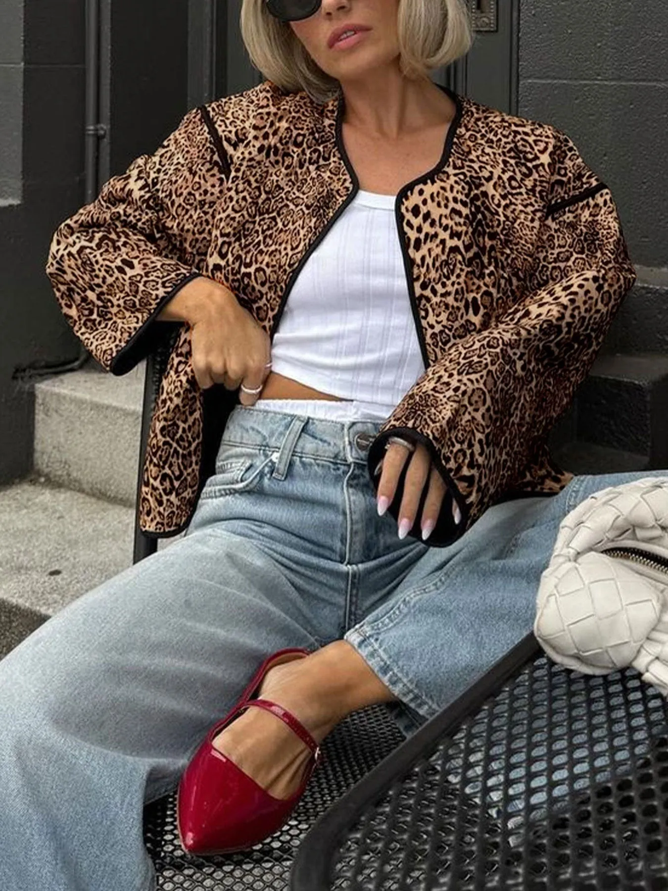 Bold and Cozy Leopard Print Round-Neck Cotton Jacket for Effortless Autumn Style