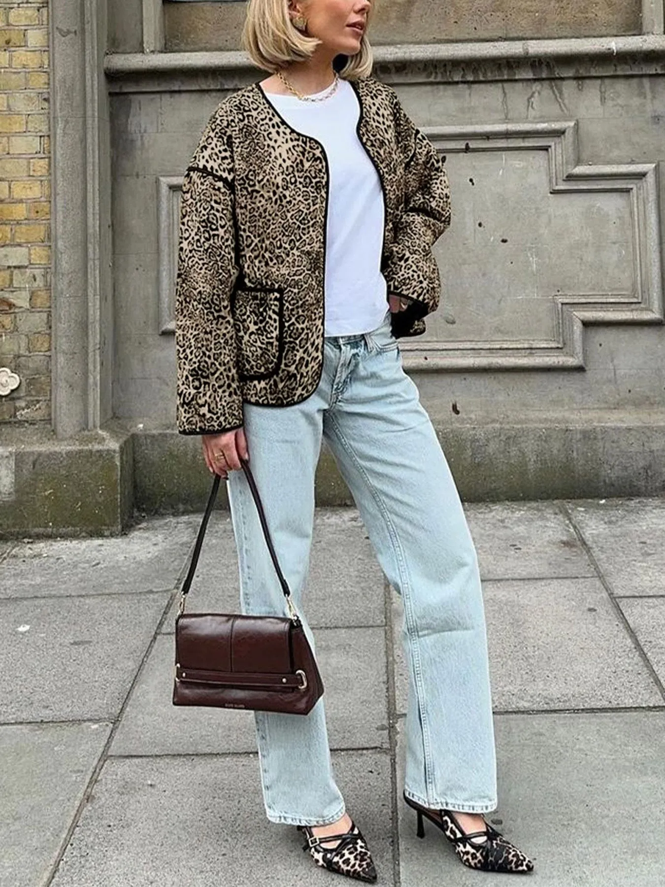 Bold and Cozy Leopard Print Round-Neck Cotton Jacket for Effortless Autumn Style