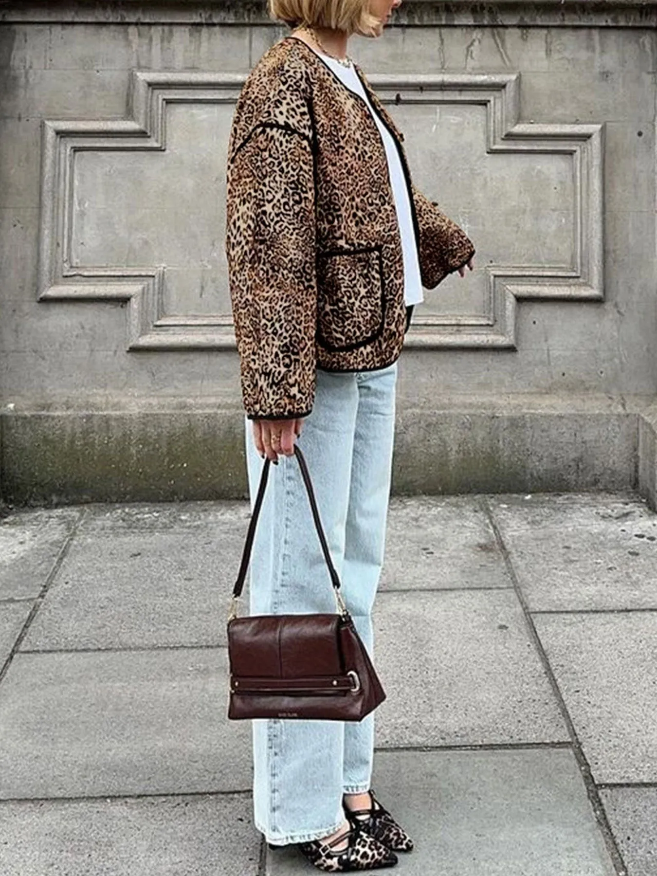 Bold and Cozy Leopard Print Round-Neck Cotton Jacket for Effortless Autumn Style