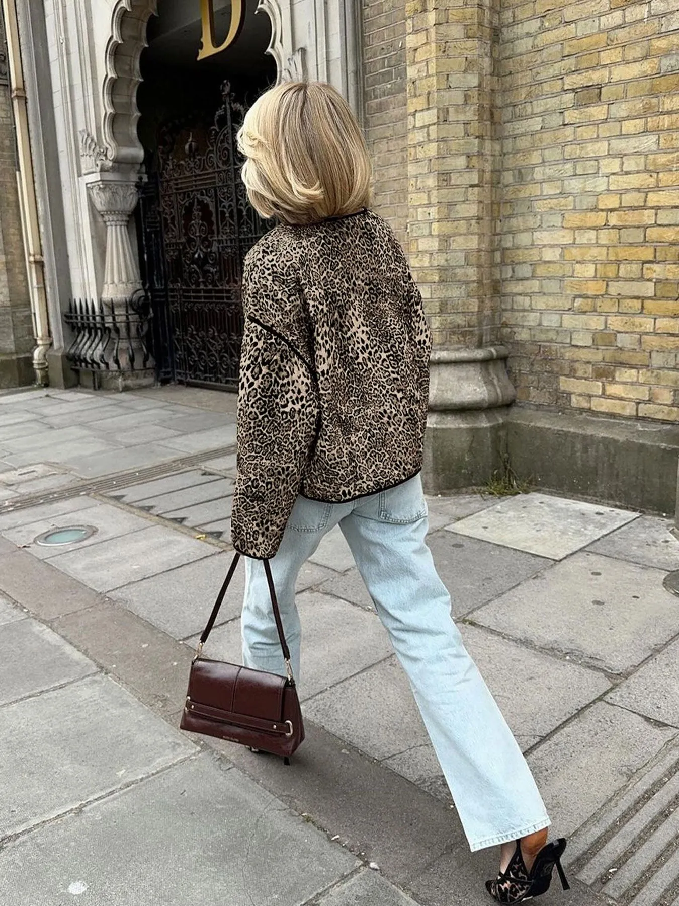 Bold and Cozy Leopard Print Round-Neck Cotton Jacket for Effortless Autumn Style