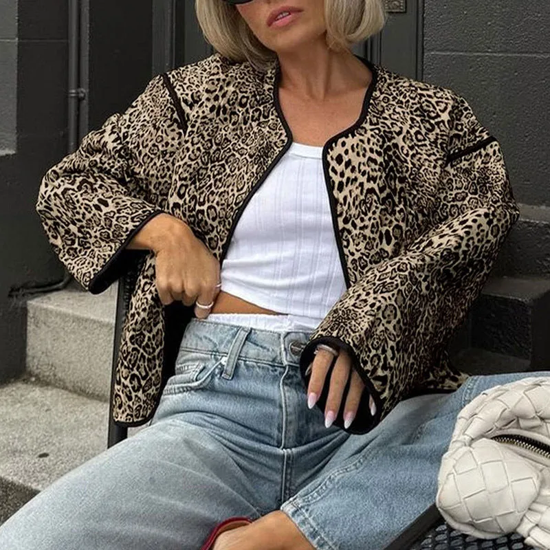 Bold and Cozy Leopard Print Round-Neck Cotton Jacket for Effortless Autumn Style