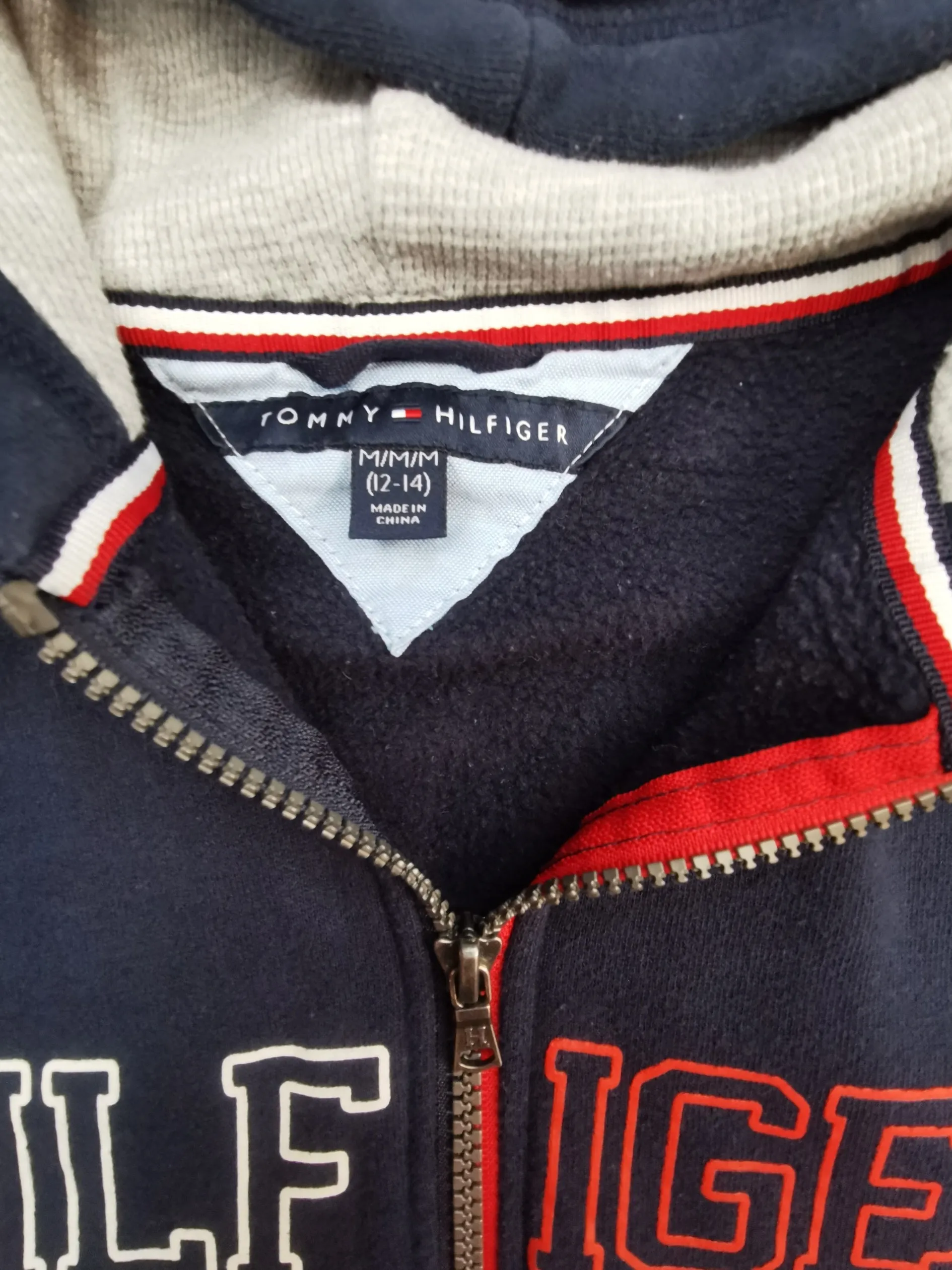 BOY SIZE MEDIUM (12/14 YEARS) TOMMY HILFIGER, Soft Zippered Hoodie EUC B33