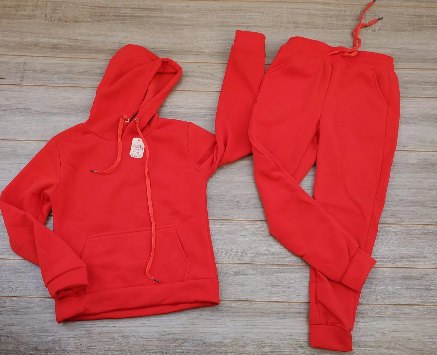 Carly set red