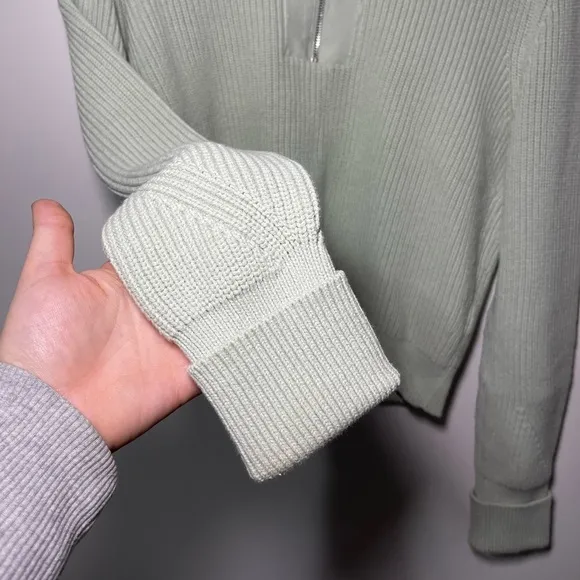 Club Monaco Women’s Mint Green Ribbed quarter zip 1/4 sweater in M