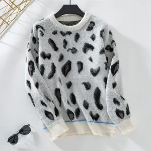 Cozy Relaxed-Fit Jumper Featuring Soft Fur and Chic Round Neck