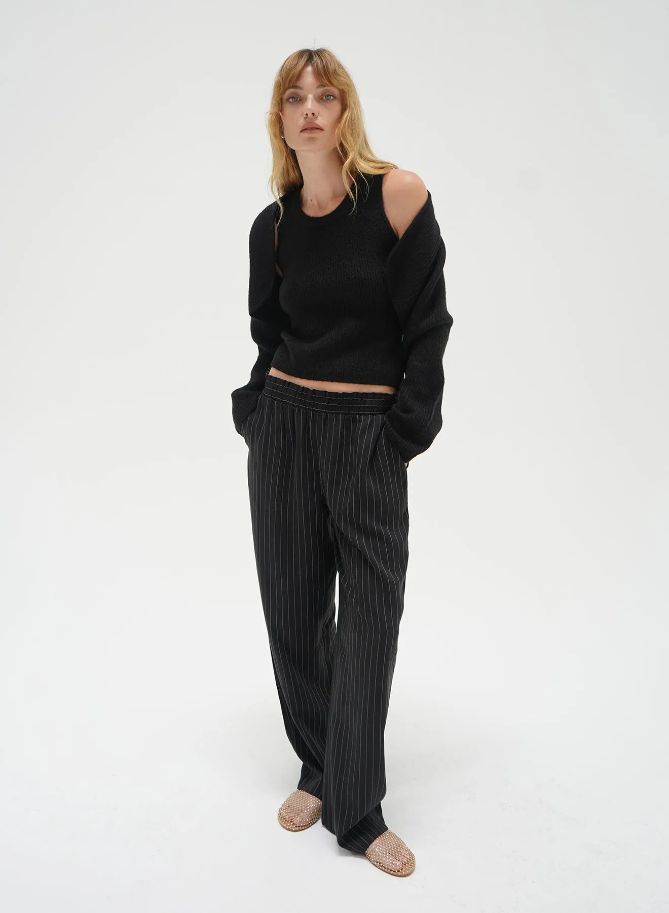 Ean Shrug Sweater Set in Black