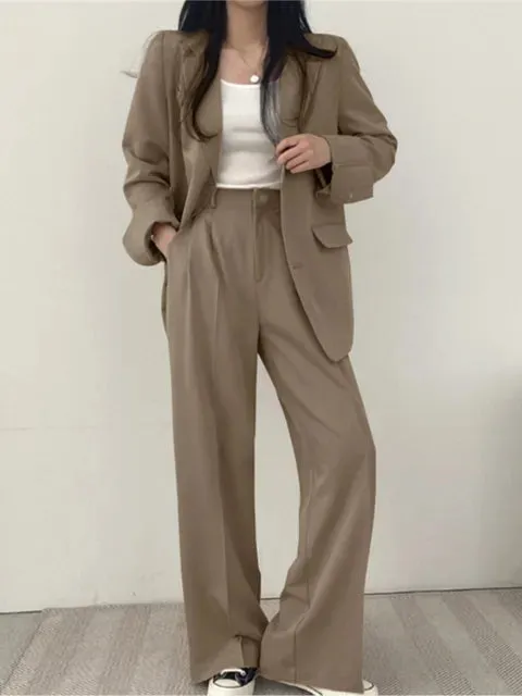 Fashionable Women's Tweed Suit