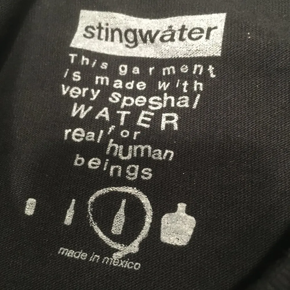 It stings the face T shirt black