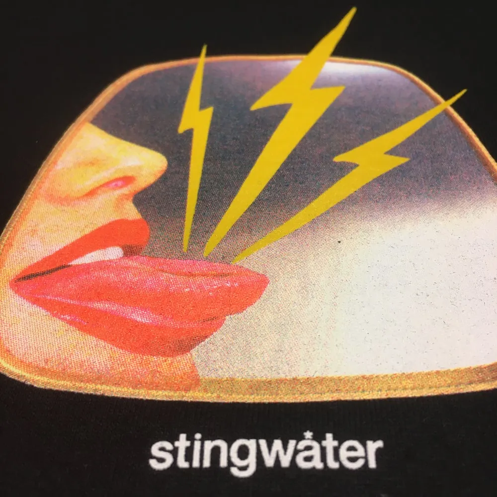 It stings the face T shirt black