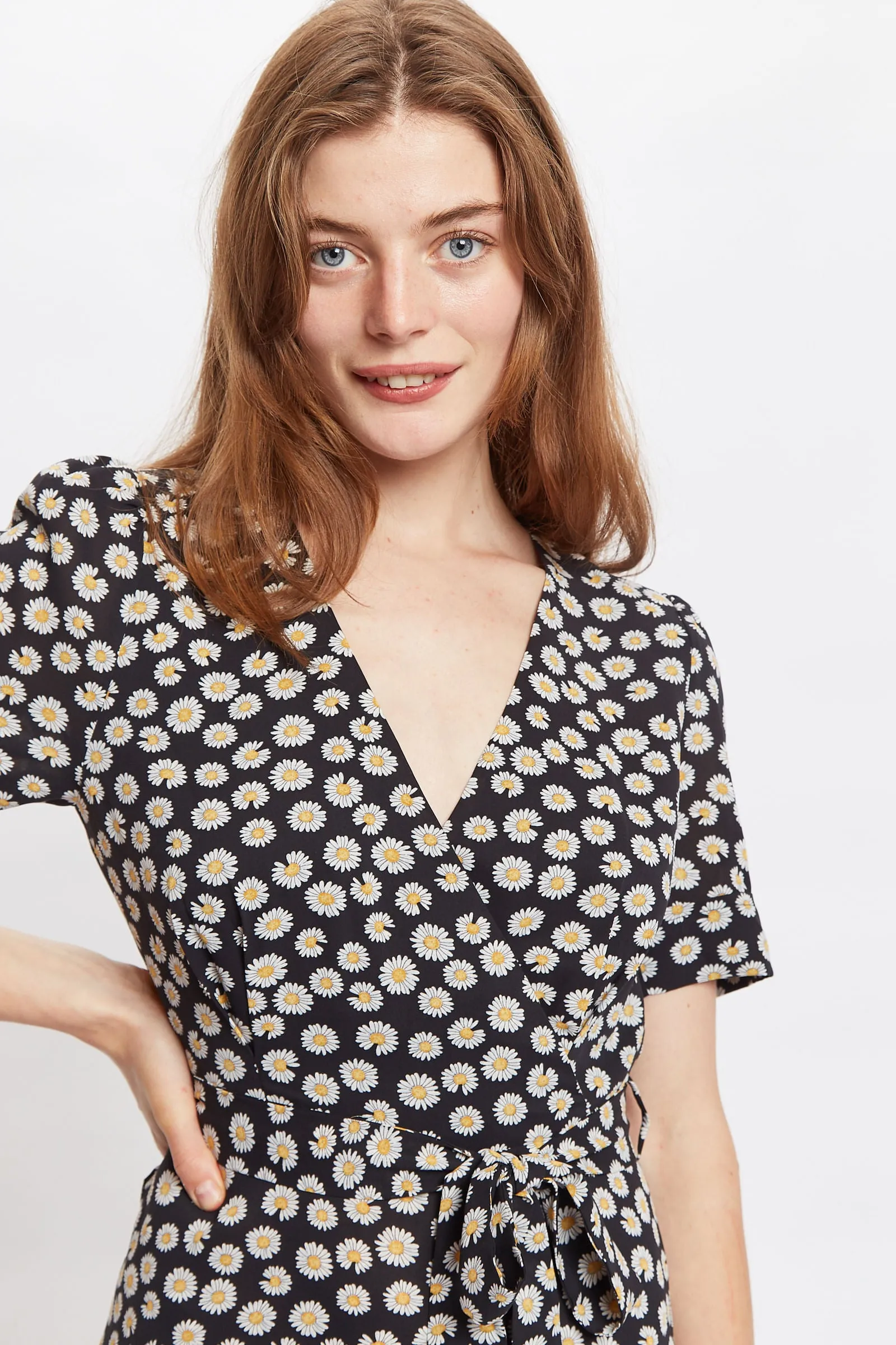 Louche Emin Daisy Dancer Print Short Sleeve Tie Midi Dress - Black