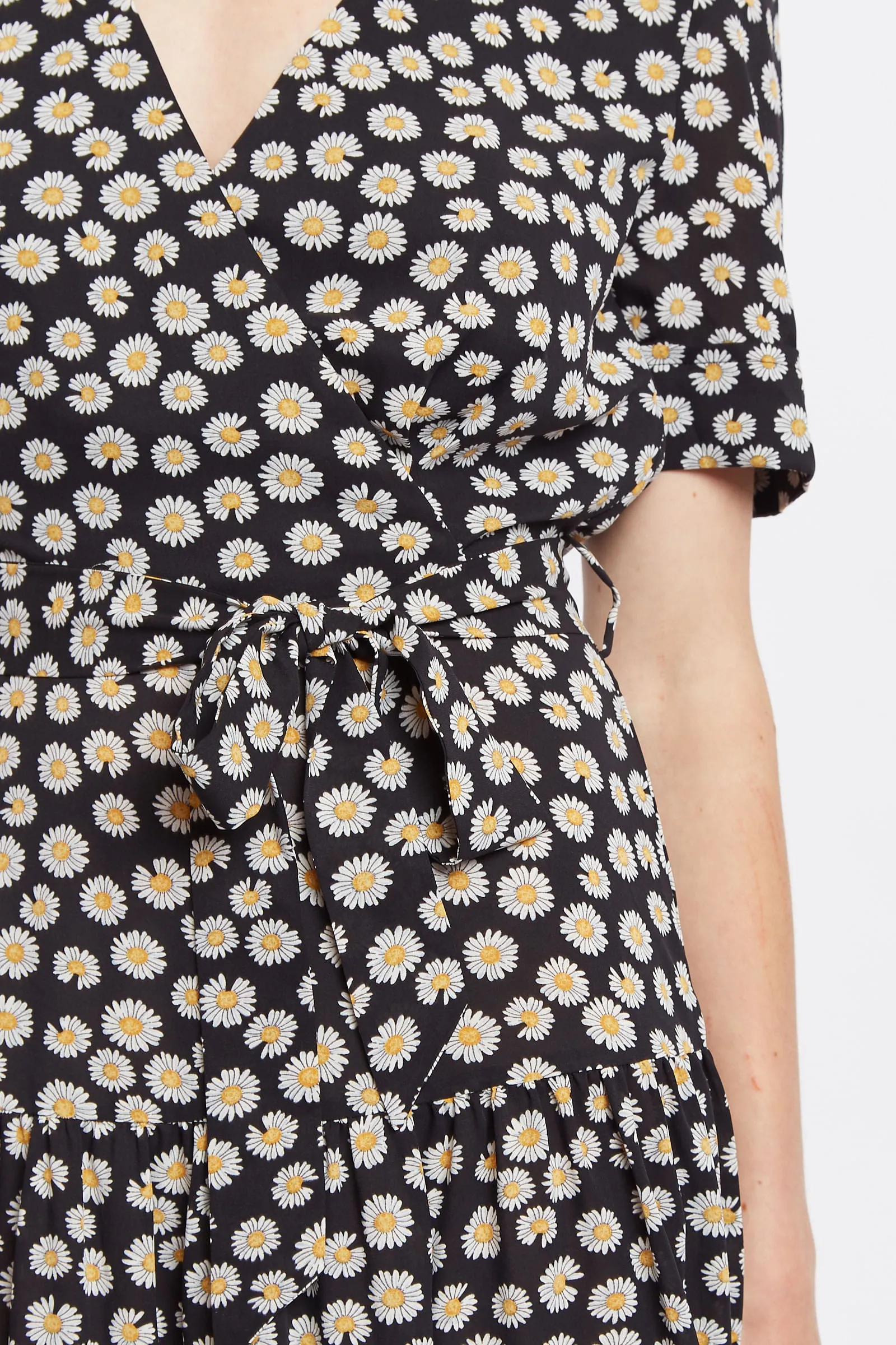 Louche Emin Daisy Dancer Print Short Sleeve Tie Midi Dress - Black