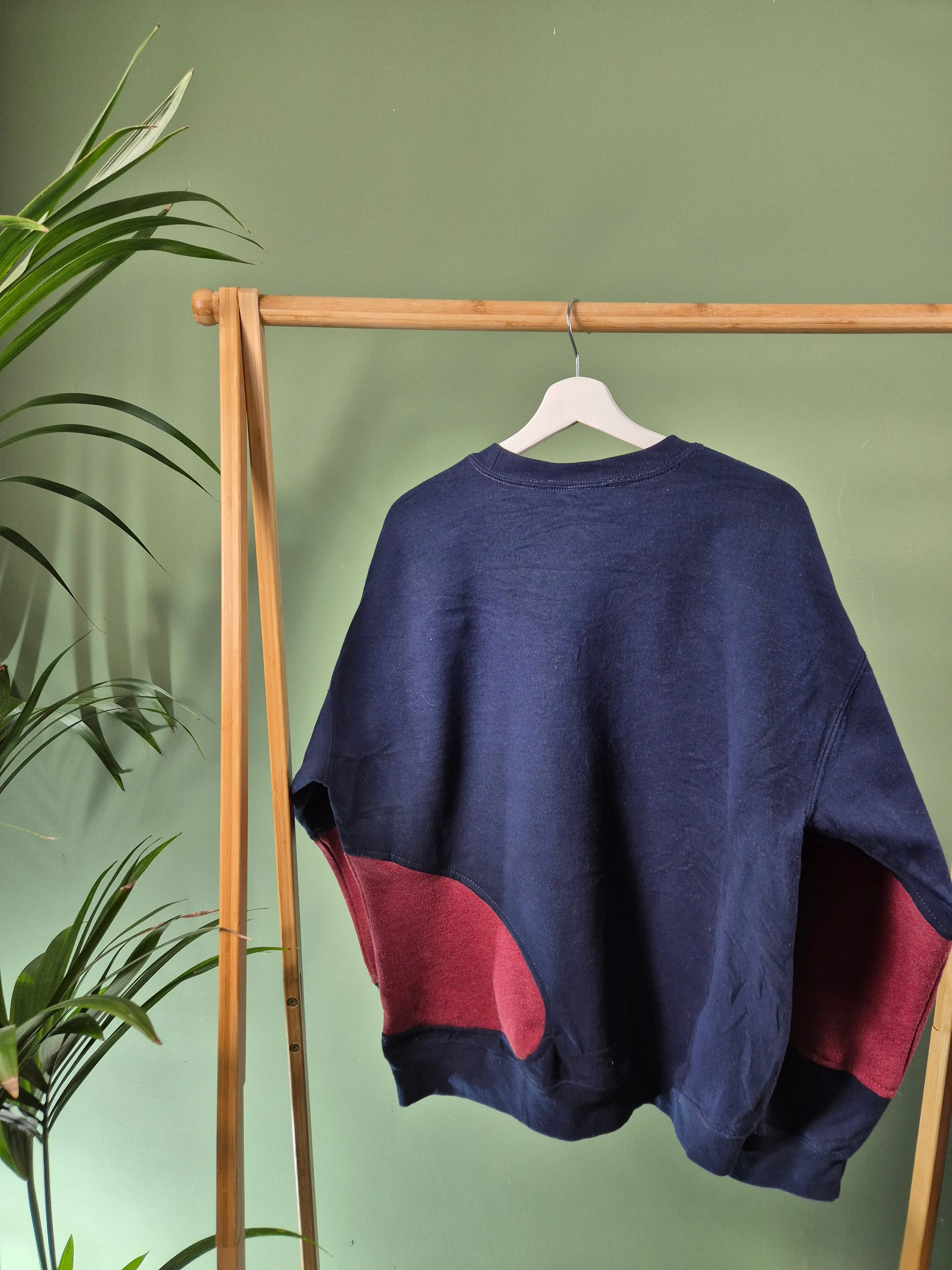 Nike 90s spell out rework sweater maat M