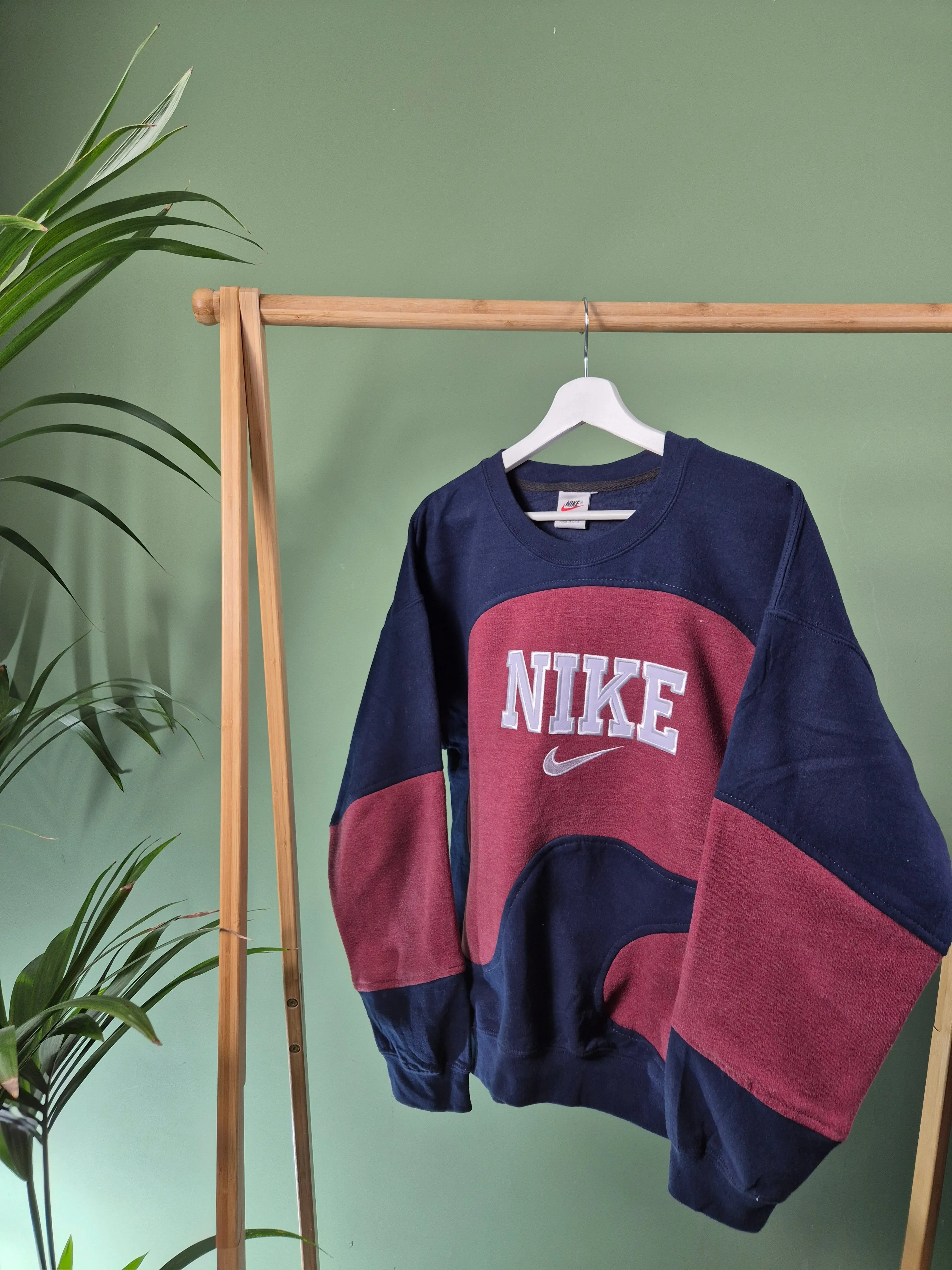 Nike 90s spell out rework sweater maat M