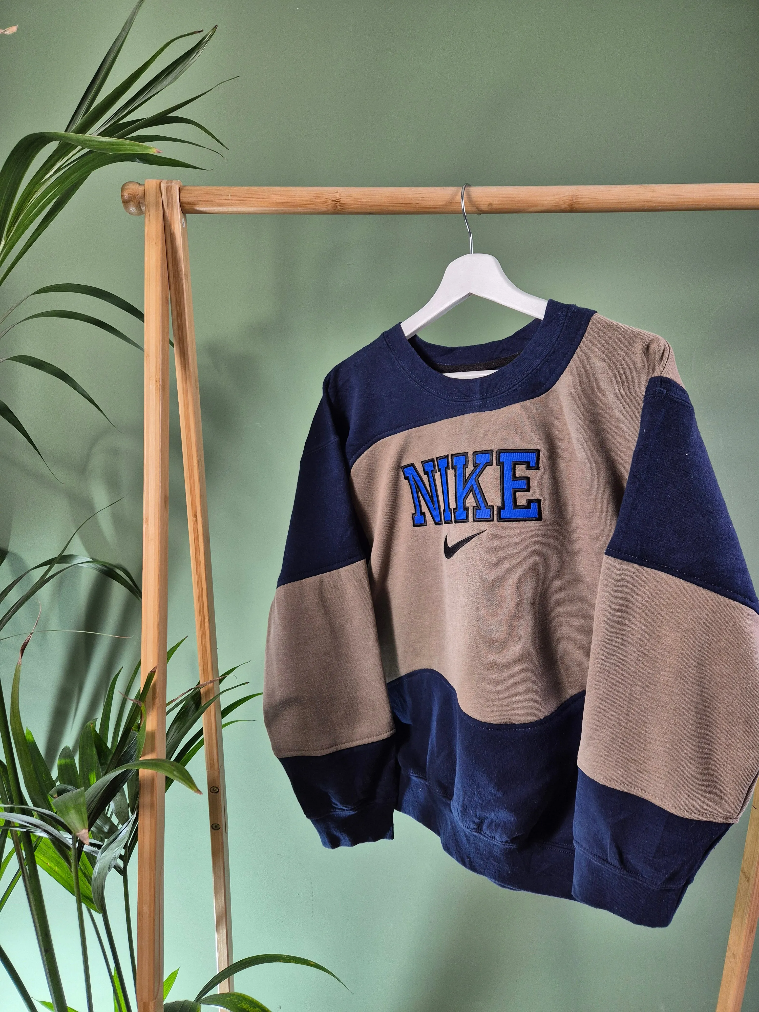 Nike 90s spell out rework sweater maat S