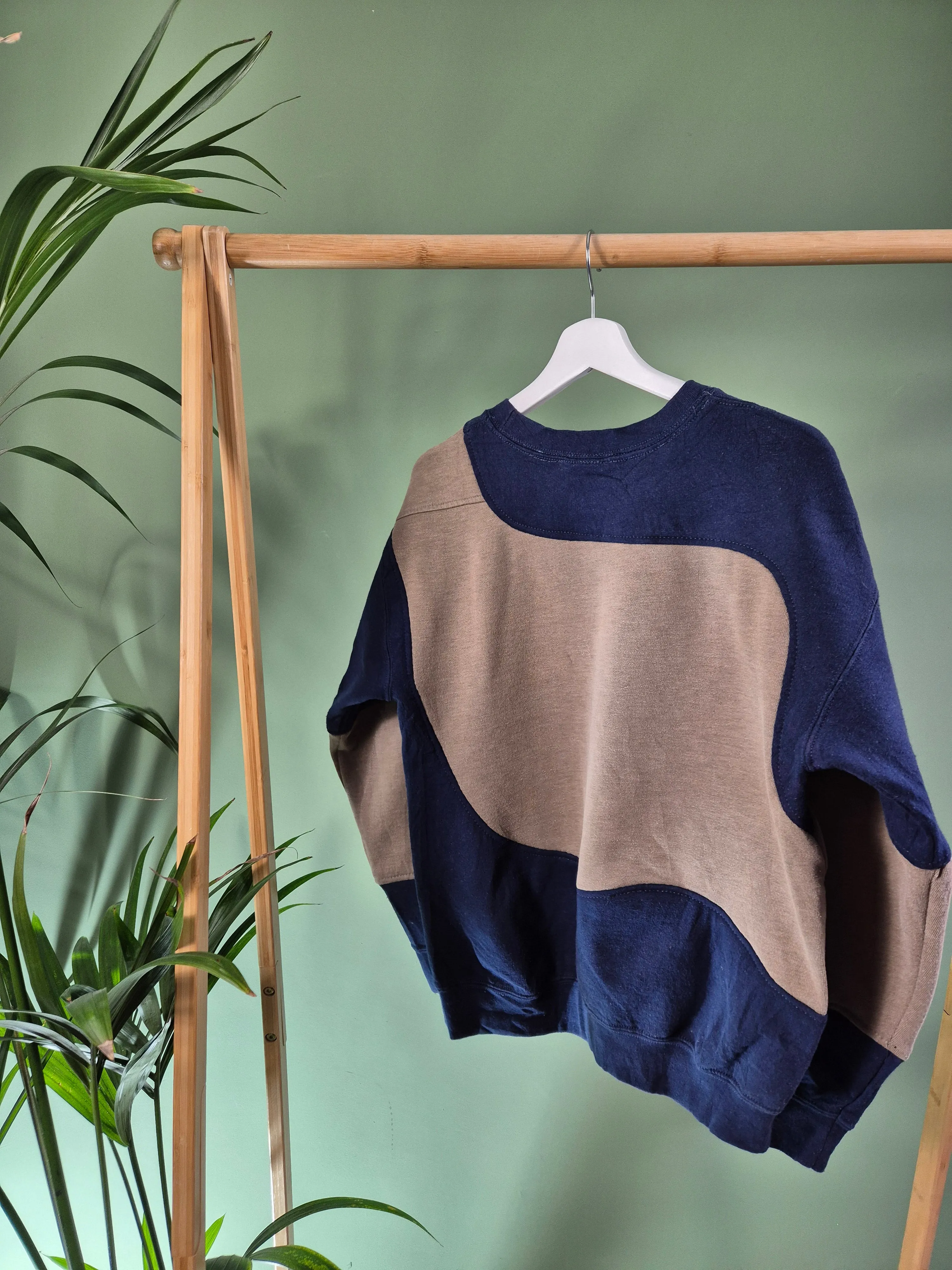 Nike 90s spell out rework sweater maat S