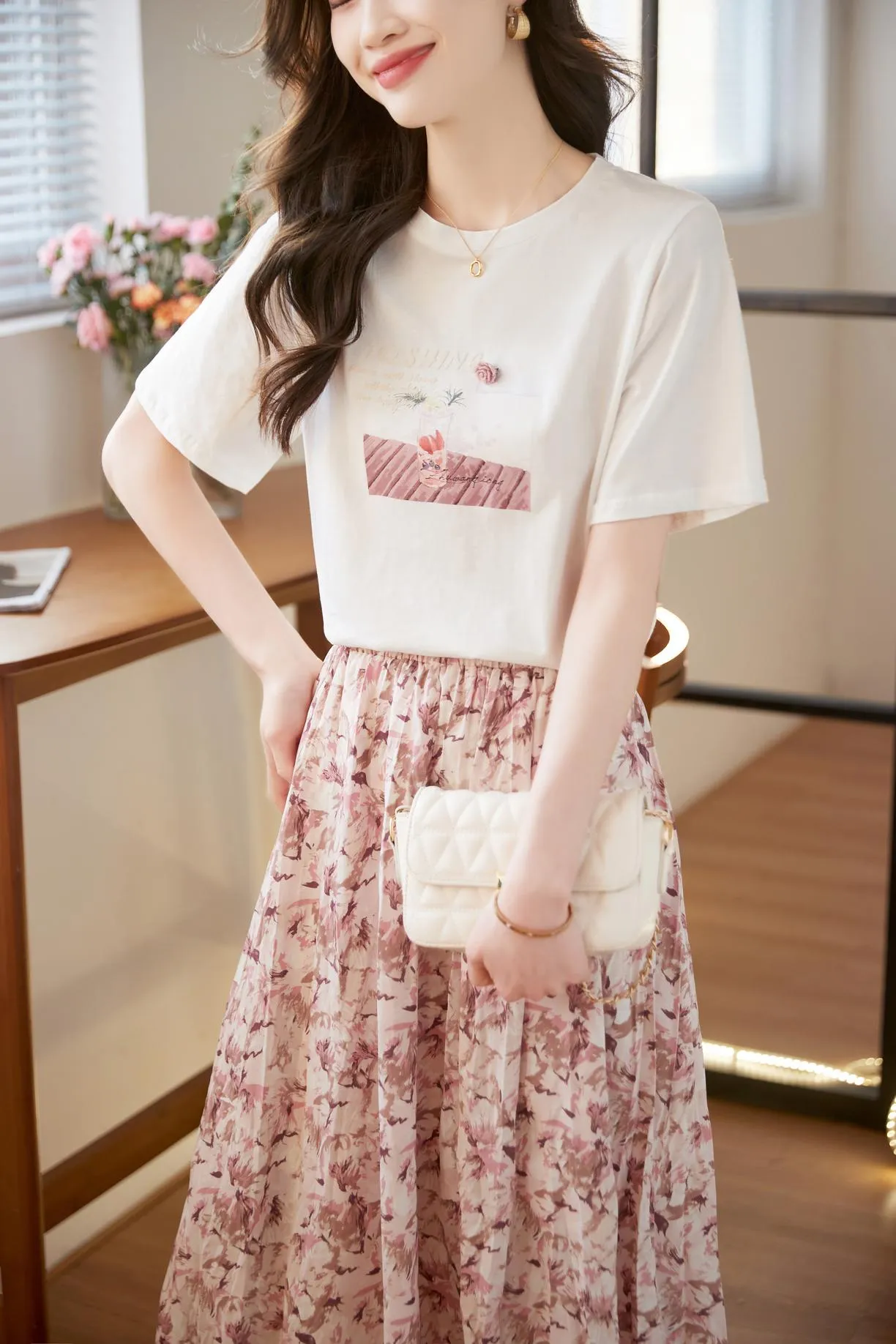 Simplistic Round Neck T-Shirt Featuring Letter Prints in a Relaxed Fit