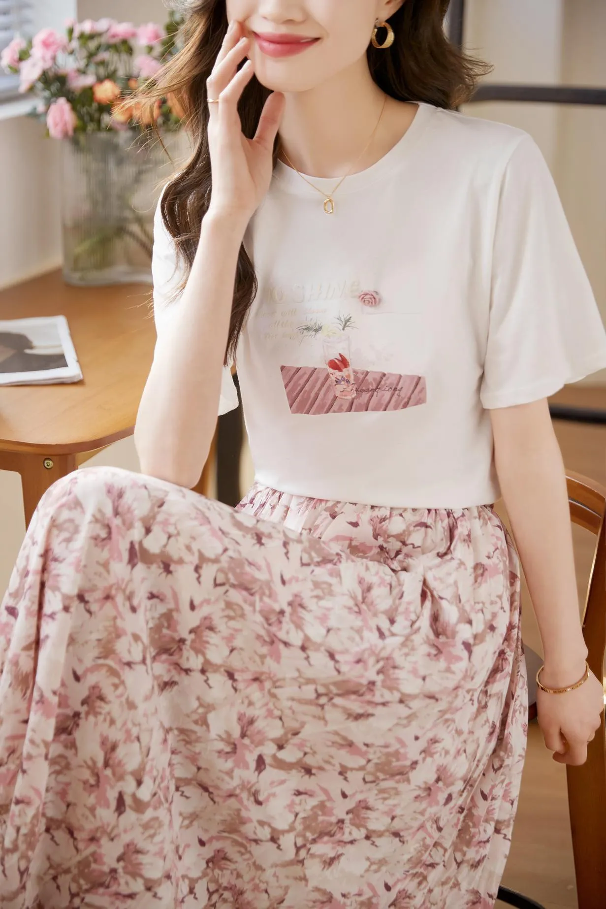 Simplistic Round Neck T-Shirt Featuring Letter Prints in a Relaxed Fit
