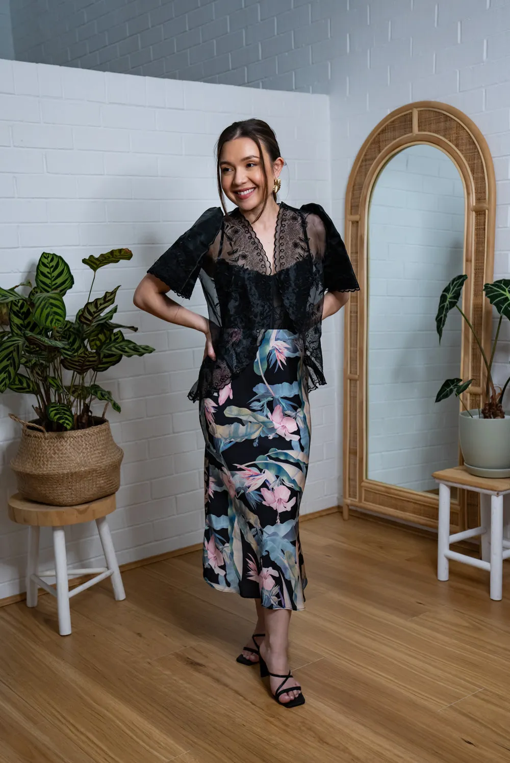 Tating Mestiza Blazer (Midnight Black)
