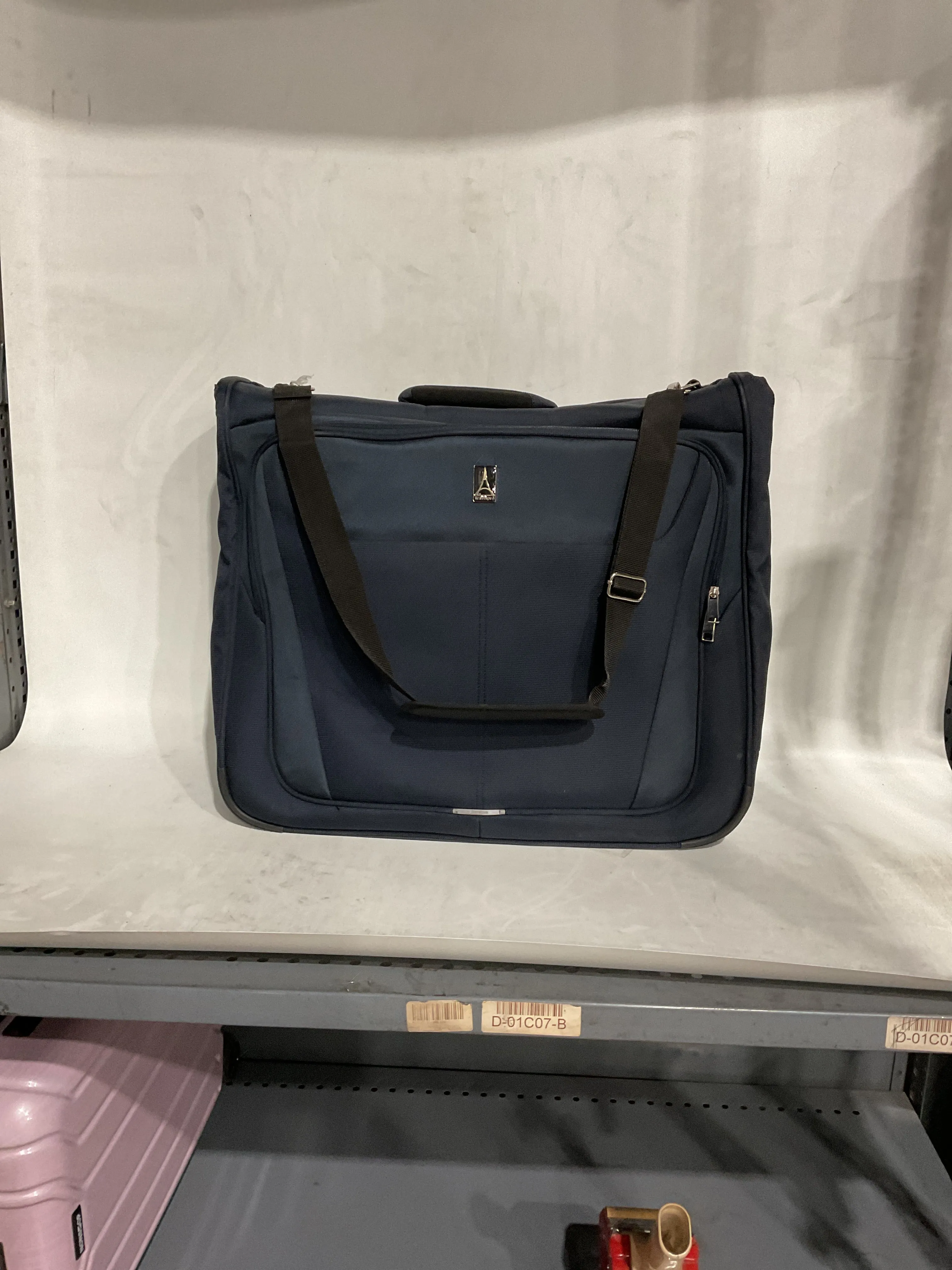 Travelpro Maxlite 5 Softside Lightweight Bi-Fold Carry-on Garment Bag, Men and Women Midnight Blue 22 Inch U3