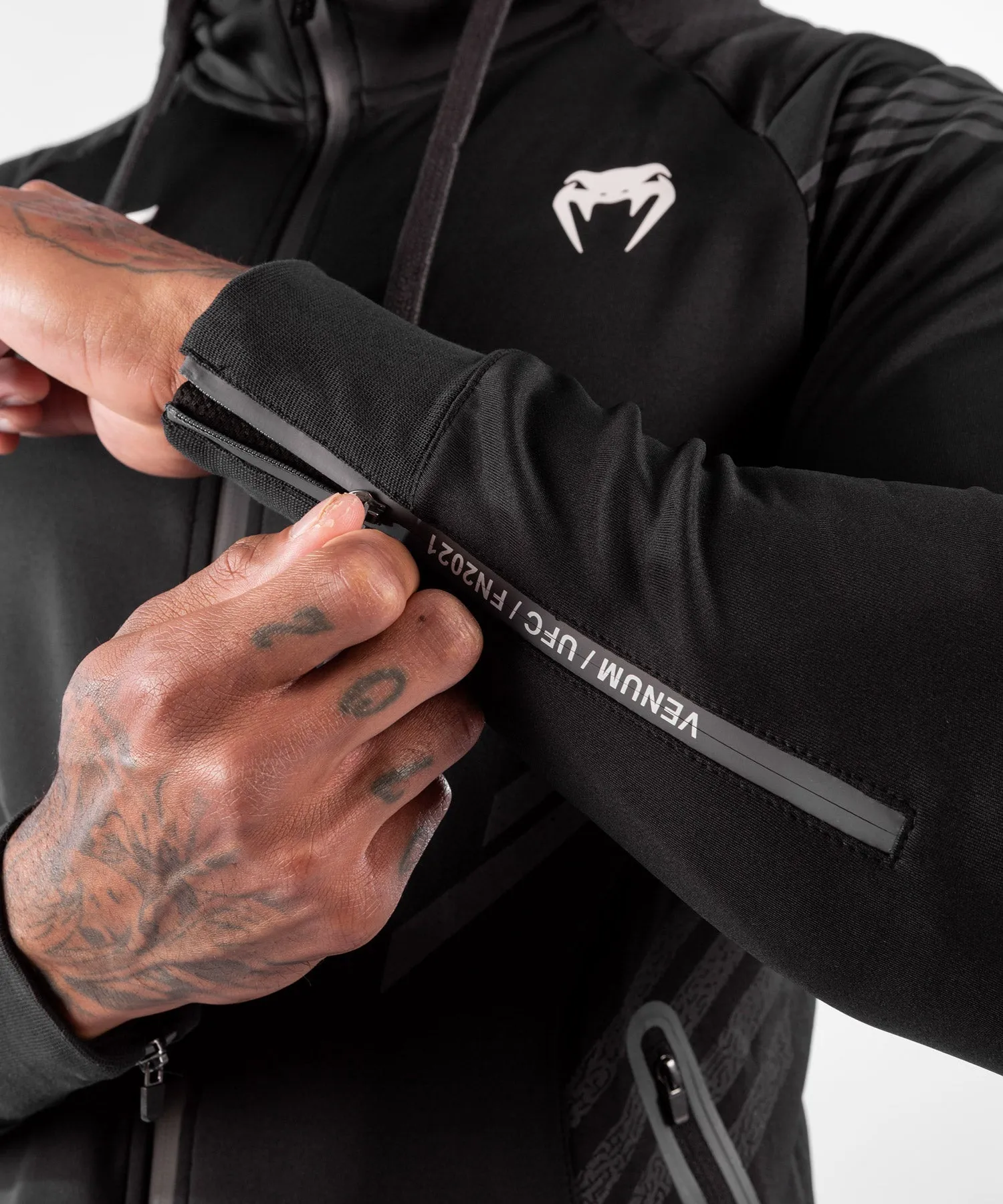 UFC Venum Personalisiert Authentic Fight Night Herren Walkout Hoodie - Schwarz
