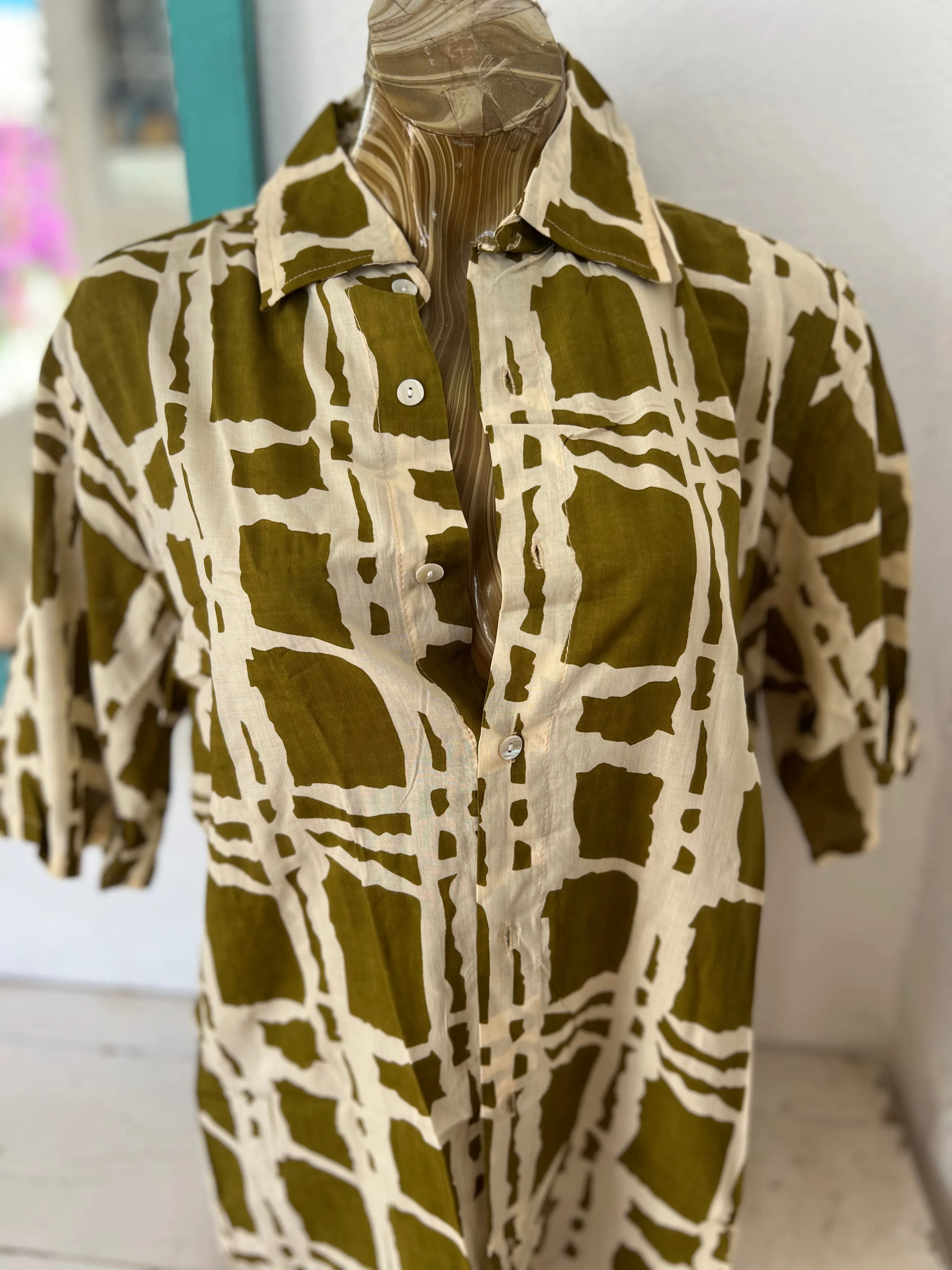 Uni sex shirt for Men or woman half sleeve in green square