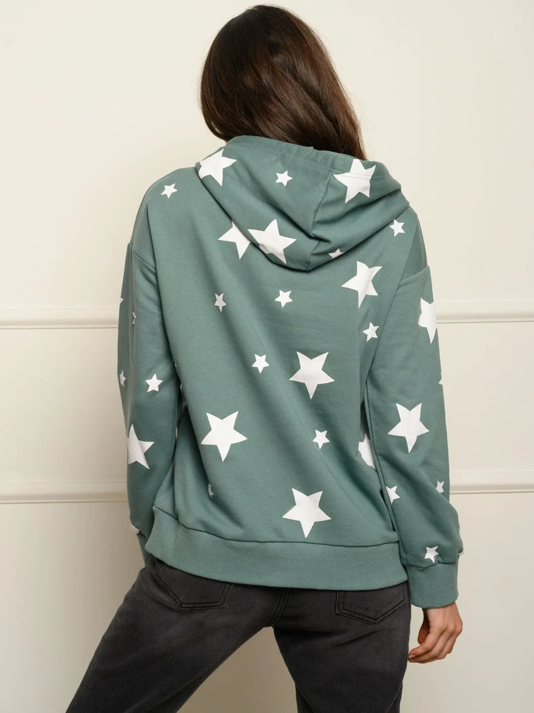 WOMEN'S FRONT POCKET STARS PRINT HOODIE SWEATER